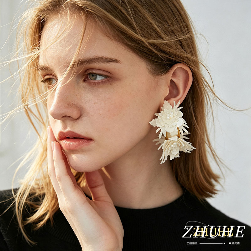 Men Accessories Aesthetic - Boucles d'oreilles florales blanches esthétiques en